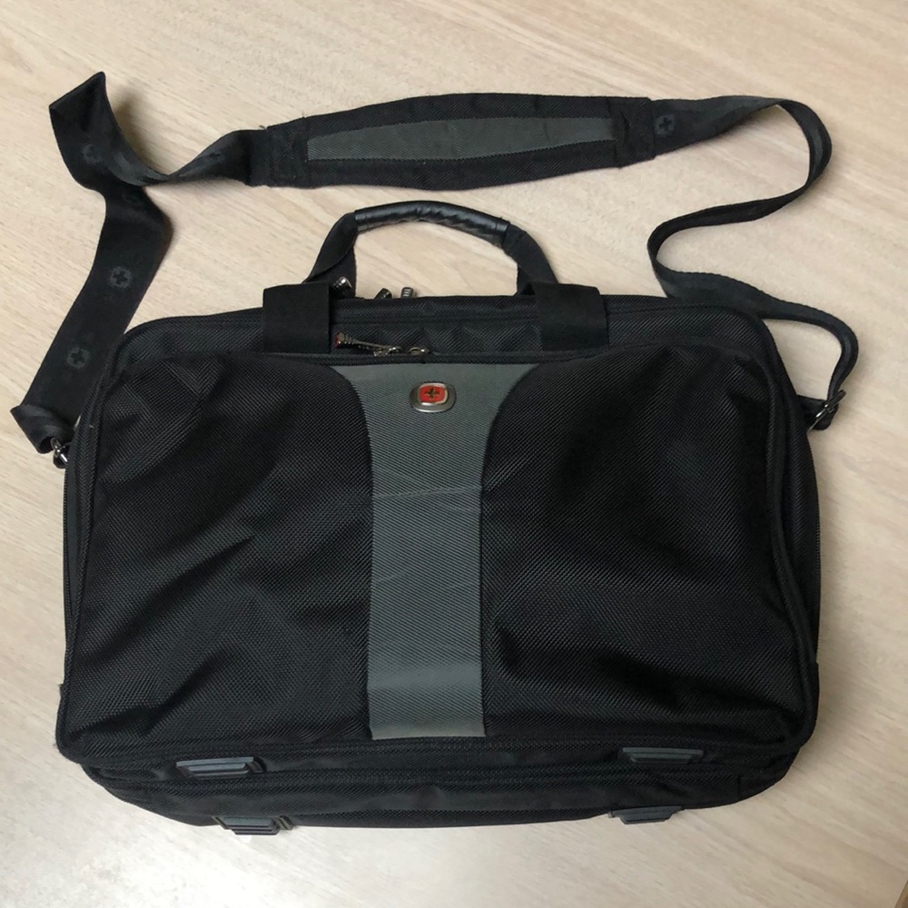 ✂️ NWOT Wenger laptop case